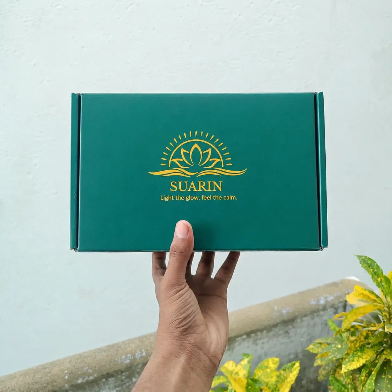 Self-Locking Corrugated Box