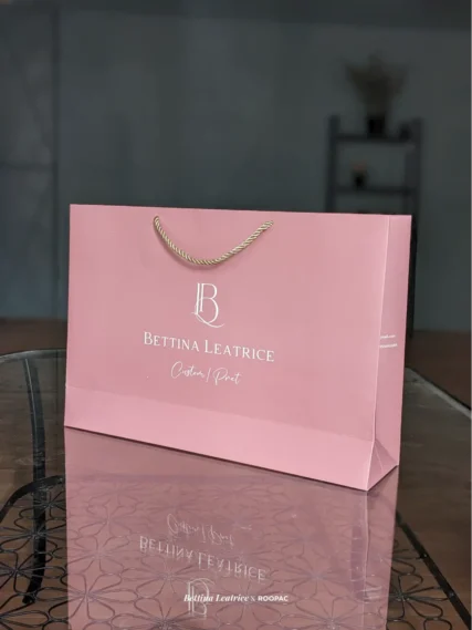Premium shopping bag by Bettina Leatrice with a luxurious gold handle